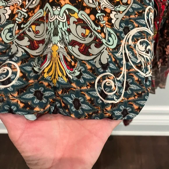 ALICE+OLIVIa Flutter Sleeve Top - Picture 8 of 9